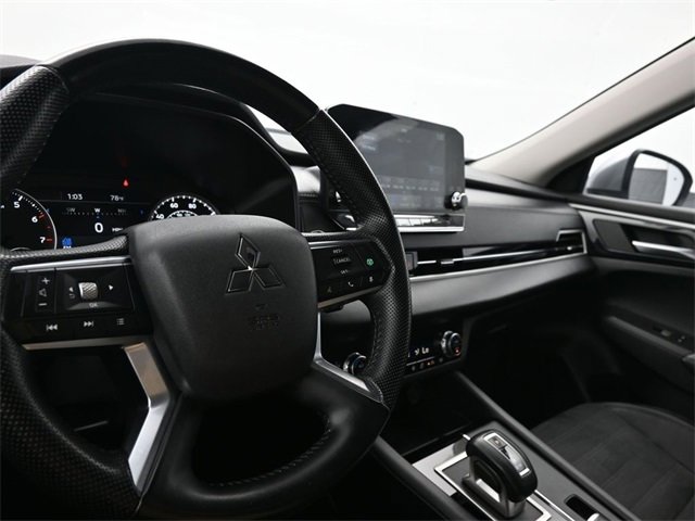 Used 2024 Mitsubishi Outlander SE image 10