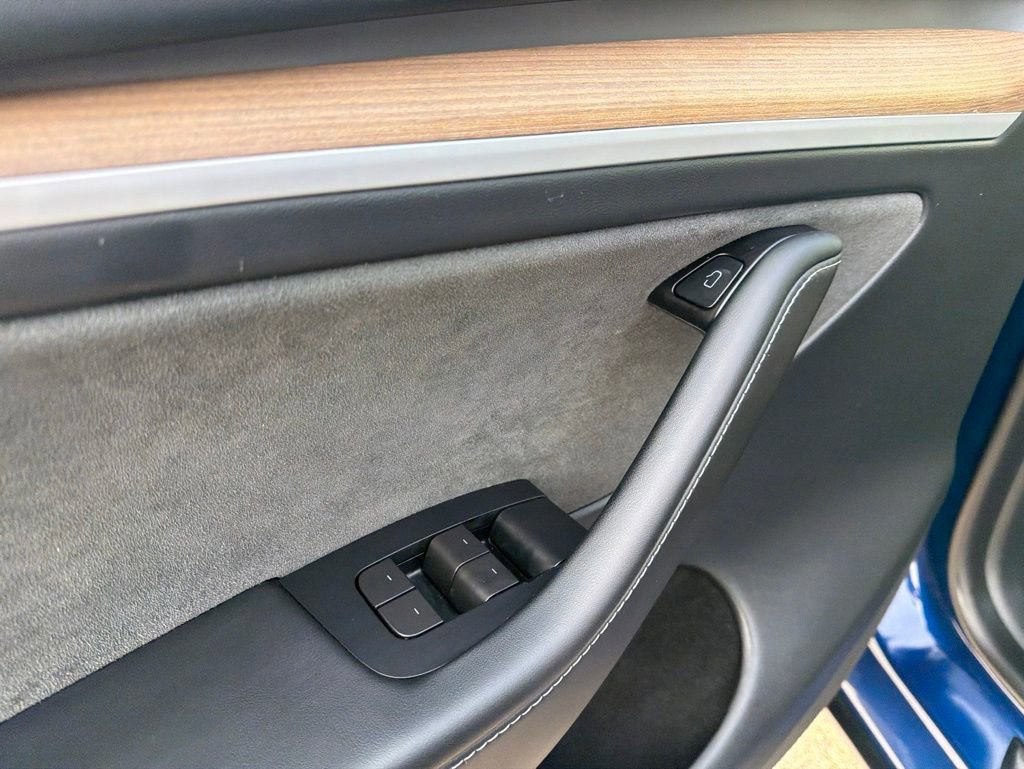 Used 2023 Tesla Model Y Long Range AWD/4WD image 21