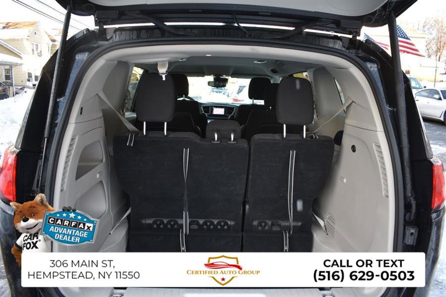 Used 2024 Chrysler Voyager LX image 33