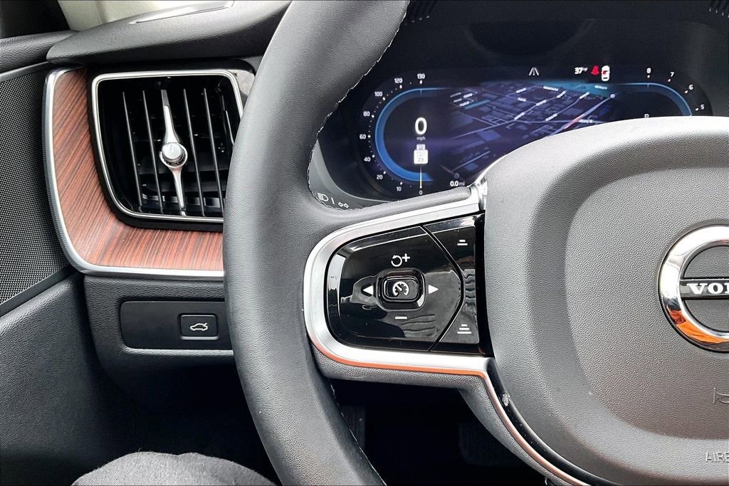 Certified 2023 Volvo XC60 B5 Plus w/ Protection Package Premier image 10