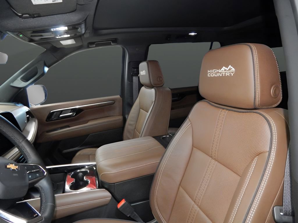 Used 2025 Chevrolet Suburban High Country image 22