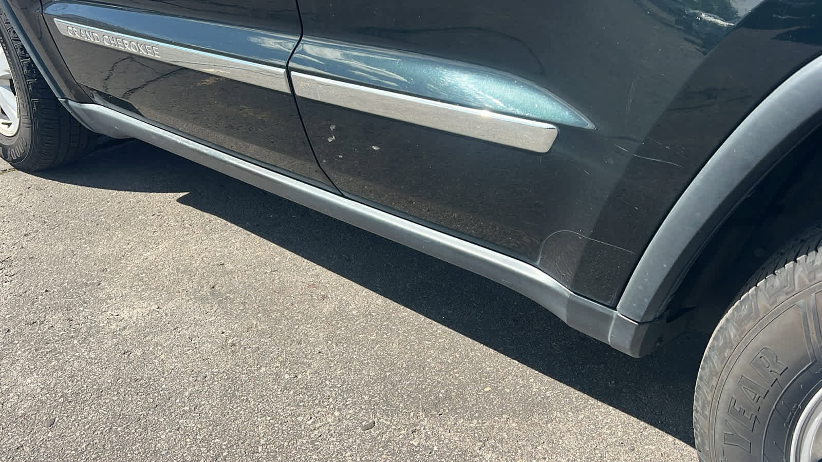 Used 2012 Jeep Grand Cherokee Laredo w/ Laredo E Group image 10