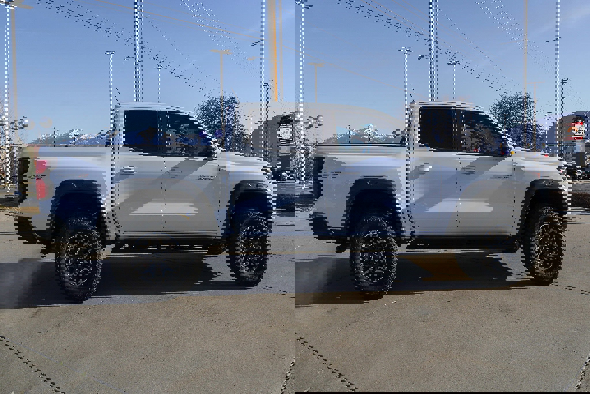 Used 2025 Chevrolet Colorado ZR2 w/ Technology Package image 9