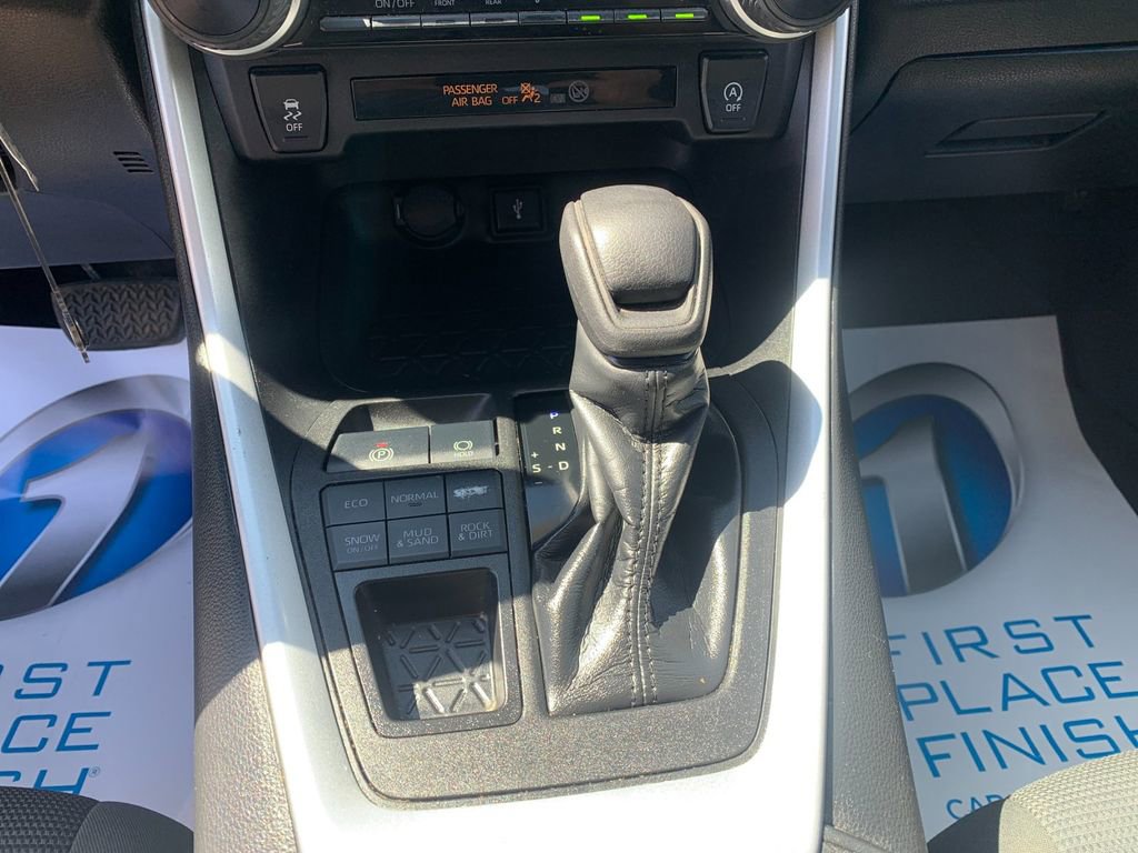 Used 2021 Toyota RAV4 LE image 25