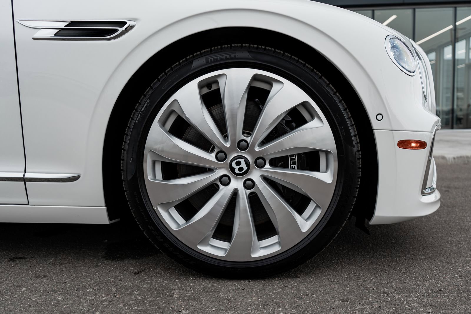 New 2026 Bentley Flying Spur Plug-In Hybrid image 16