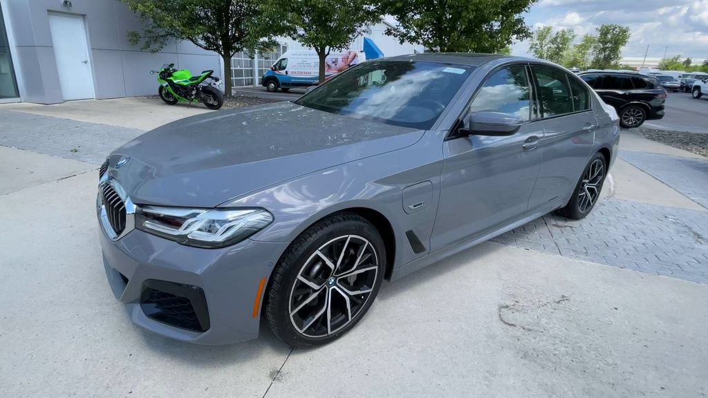 Used 2022 BMW 530e xDrive w/ Premium Package AWD/4WD image 6