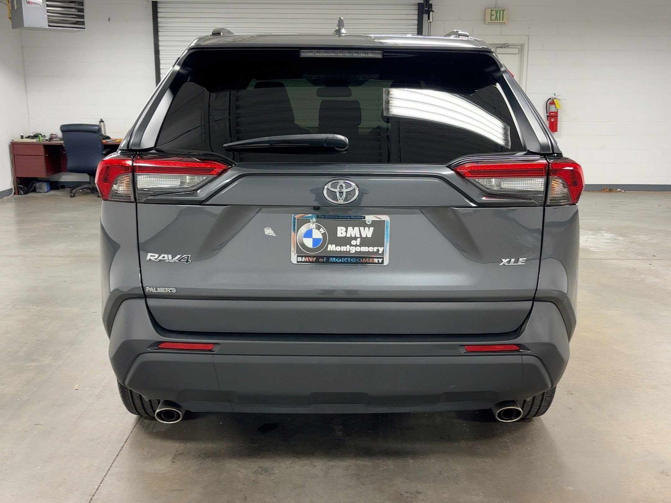 Used 2022 Toyota RAV4 XLE Premium image 10