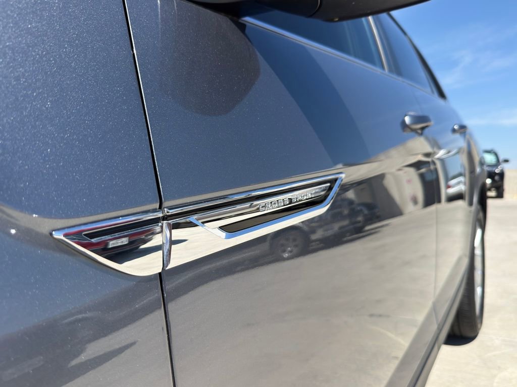 Used 2023 Volkswagen Atlas Cross Sport SE image 5