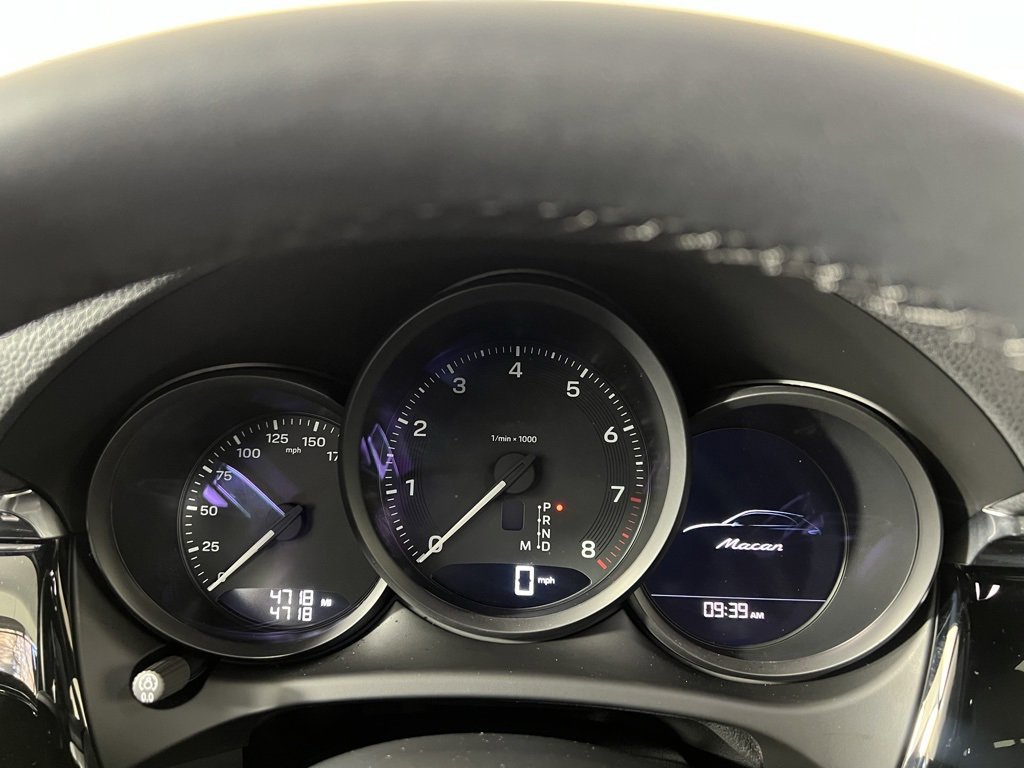 Used 2025 Porsche Macan image 31