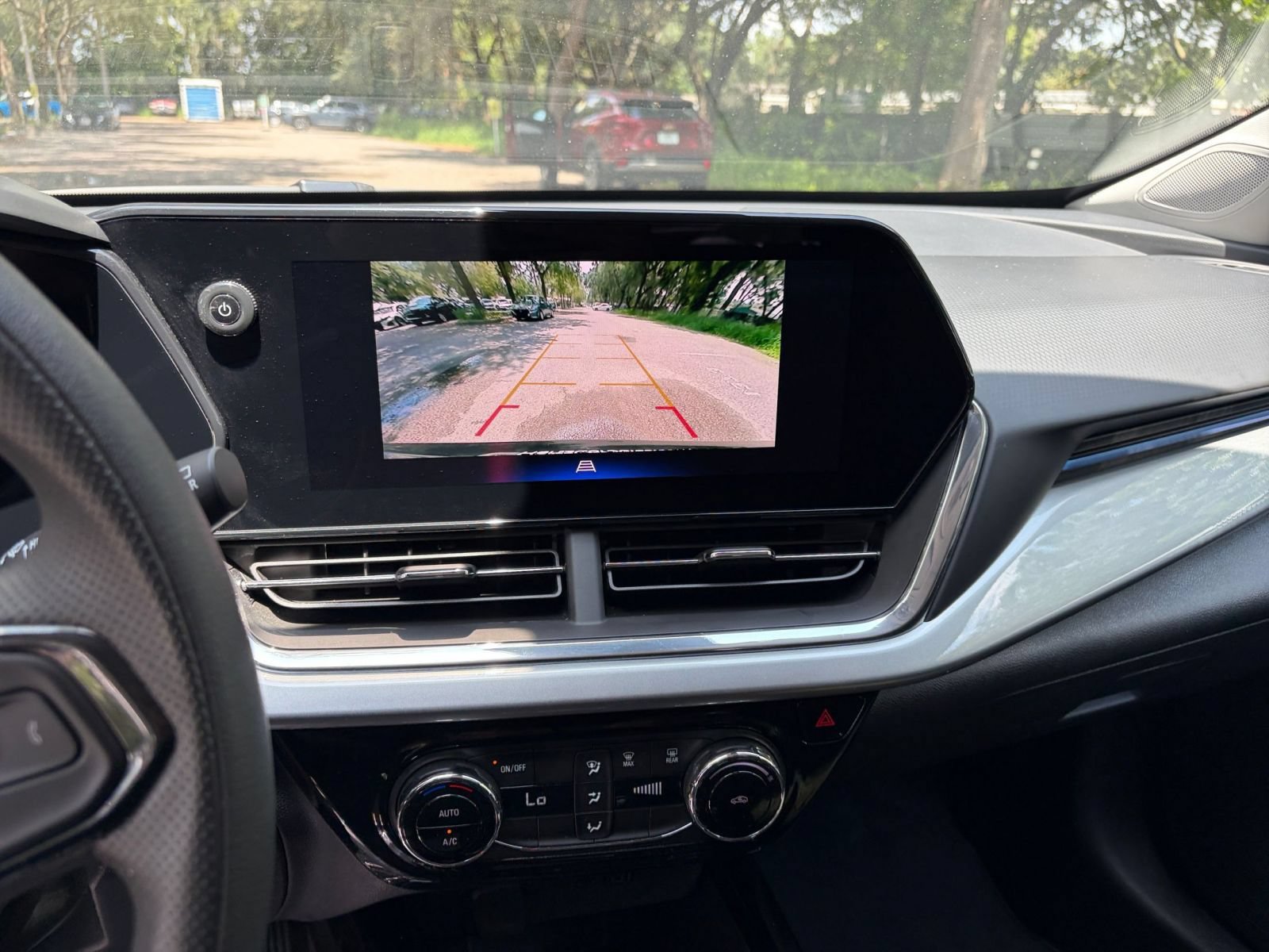 Used 2025 Chevrolet Trax LT FWD image 23