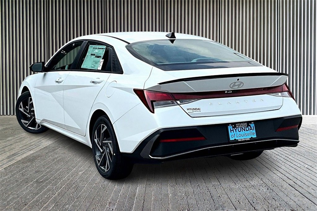 New 2025 Hyundai Elantra Sport image 3