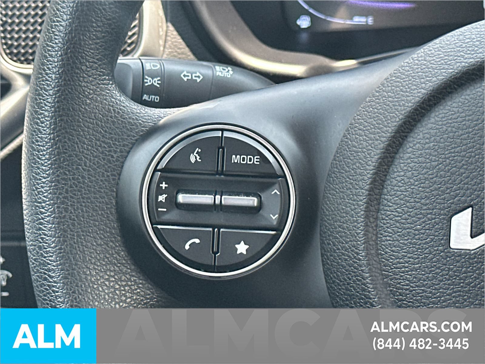 Used 2025 Kia Soul LX w/ LX Technology Package FWD image 27