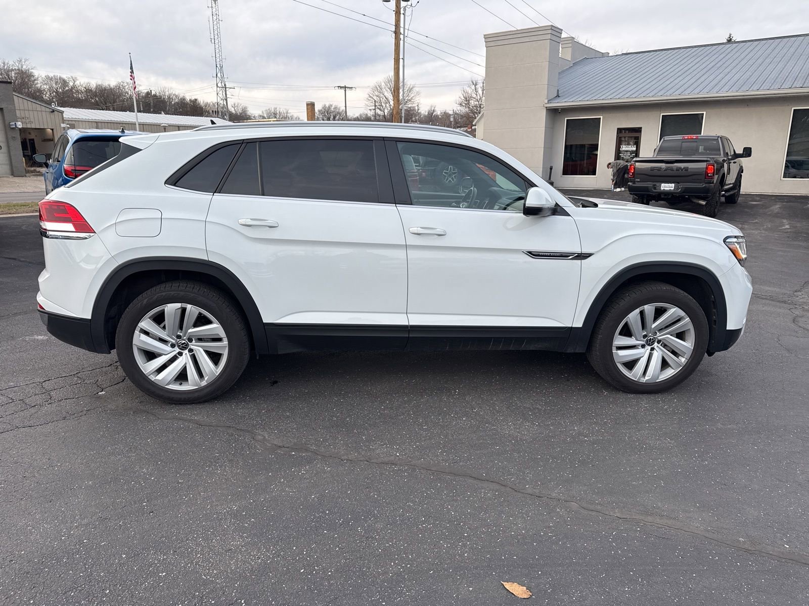 Used 2021 Volkswagen Atlas Cross Sport SE image 8