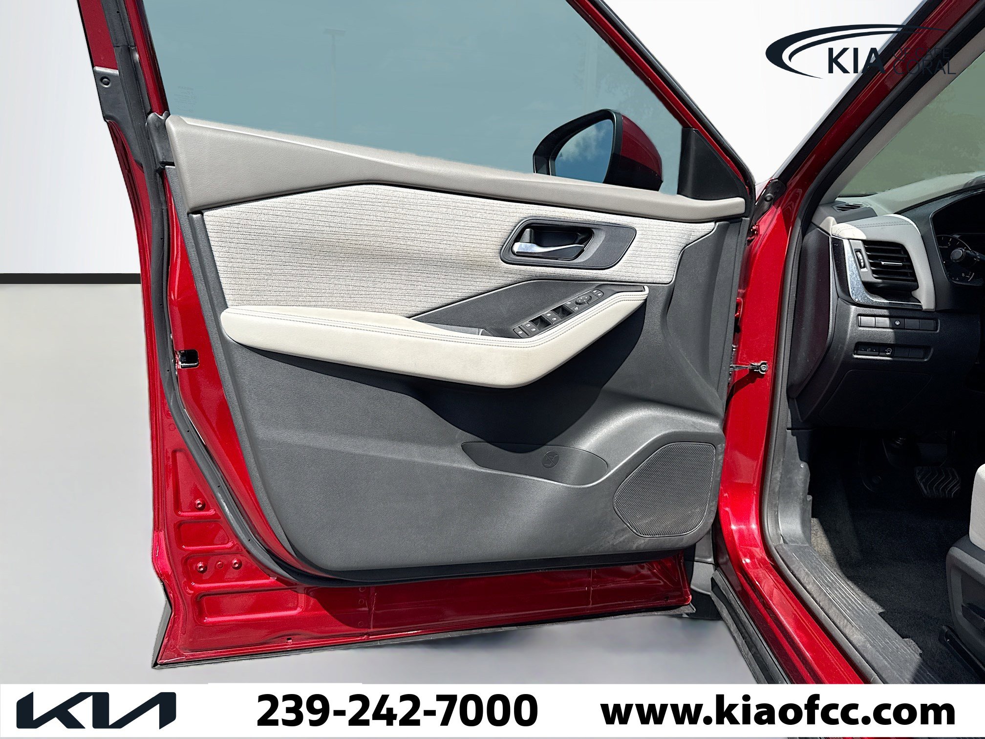 Used 2023 Nissan Rogue SV image 20