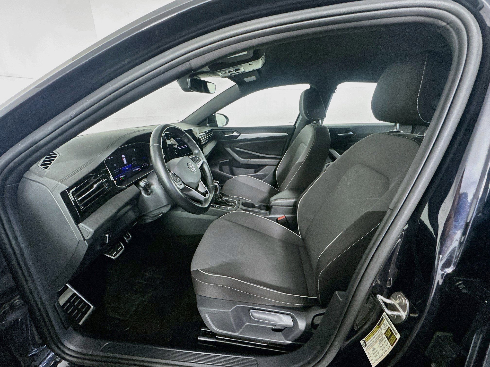 Used 2025 Volkswagen Jetta Sport FWD image 13