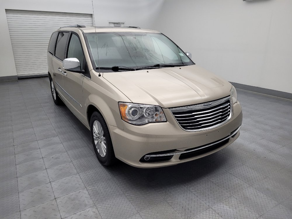 Used 2014 Chrysler Town & Country Limited w/ Luxury Group FWD image 13