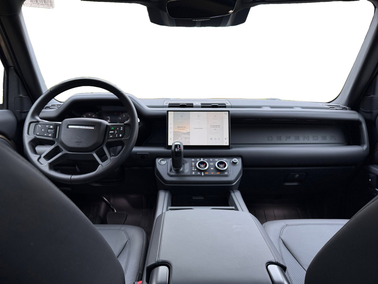 Used 2025 Land Rover Defender 110 X-Dynamic SE image 19