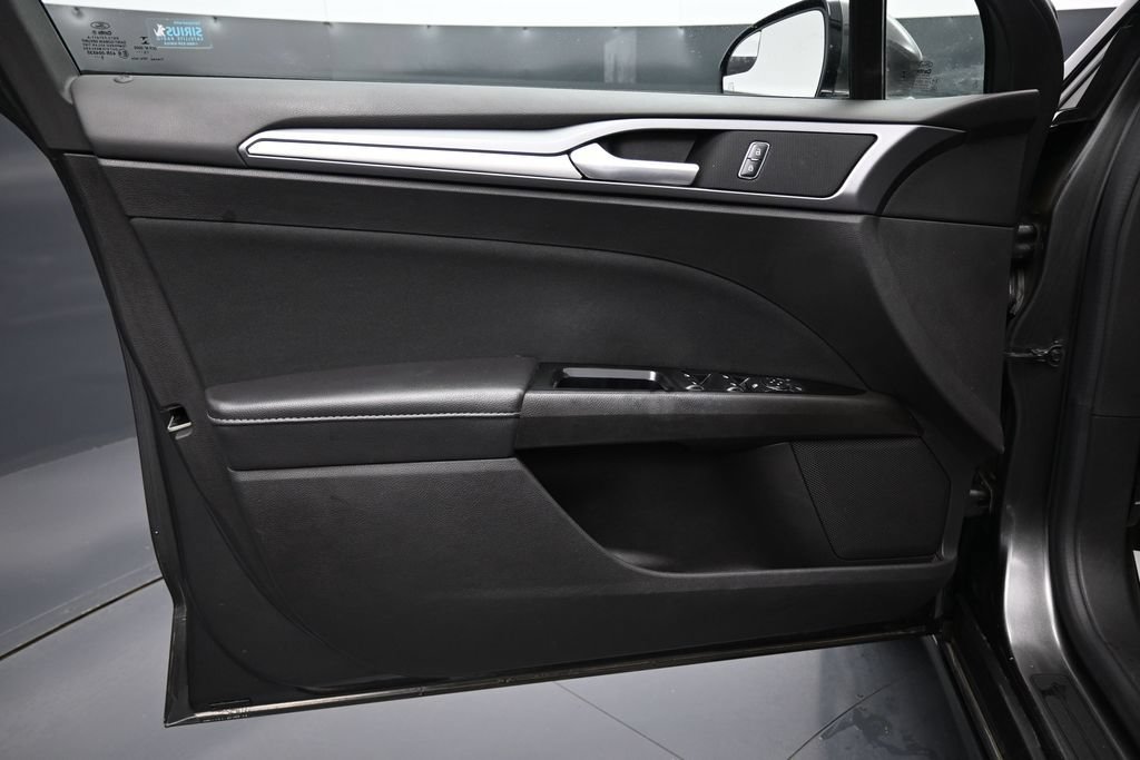Used 2016 Ford Fusion SE FWD image 10