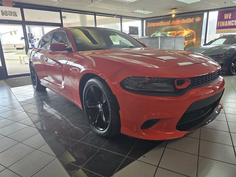 Used 2017 Dodge Charger R/T w/ Plus Group RWD image 3