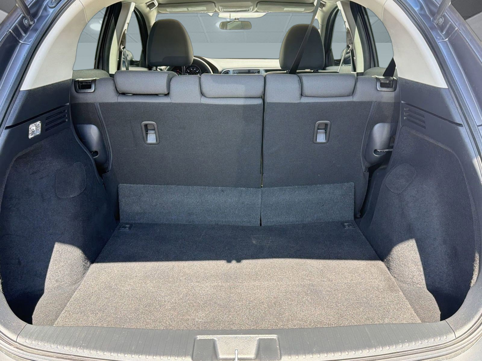 Used 2021 Honda HR-V LX image 31