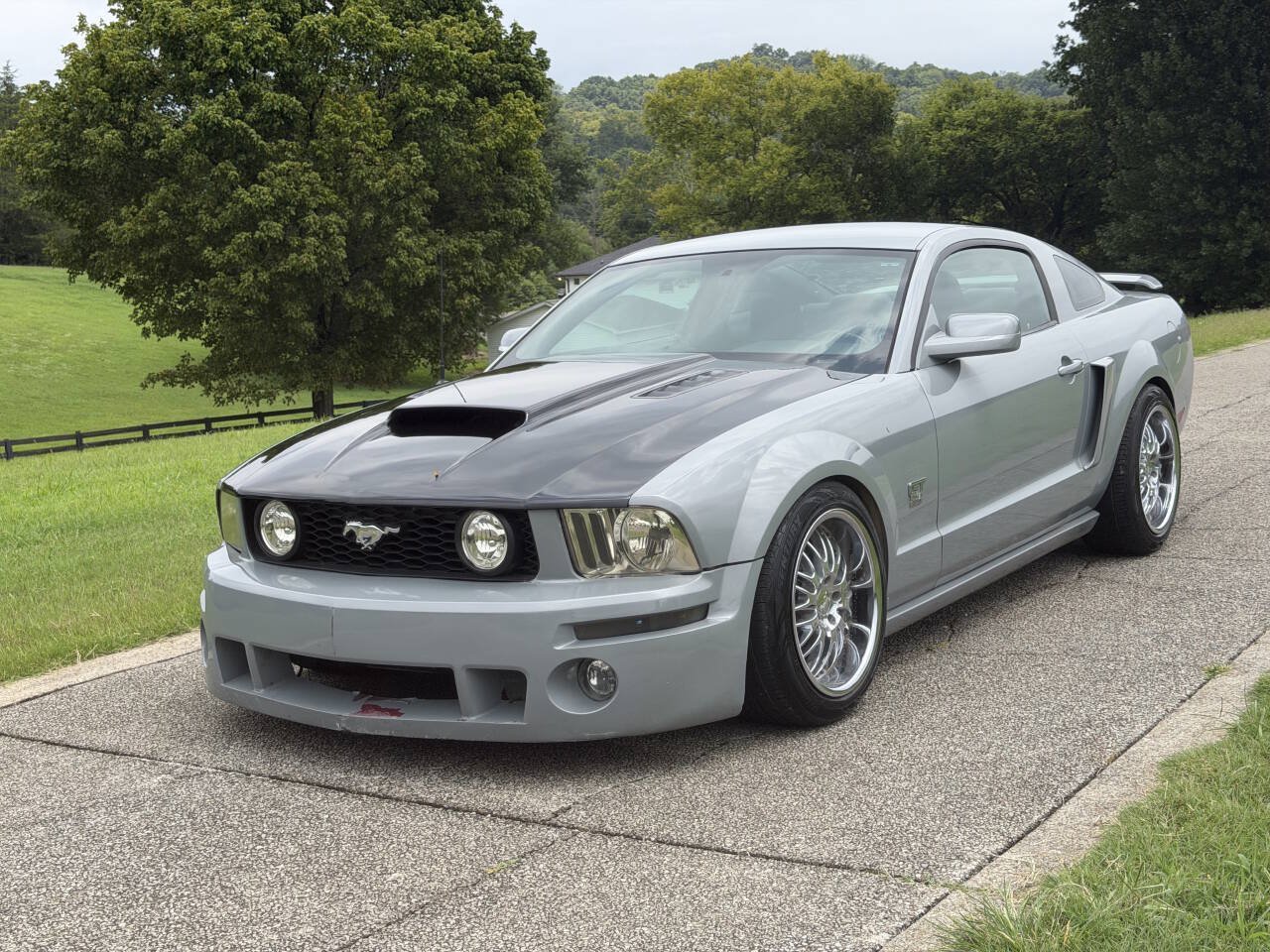 Used 2005 Ford Mustang GT Premium RWD image 3