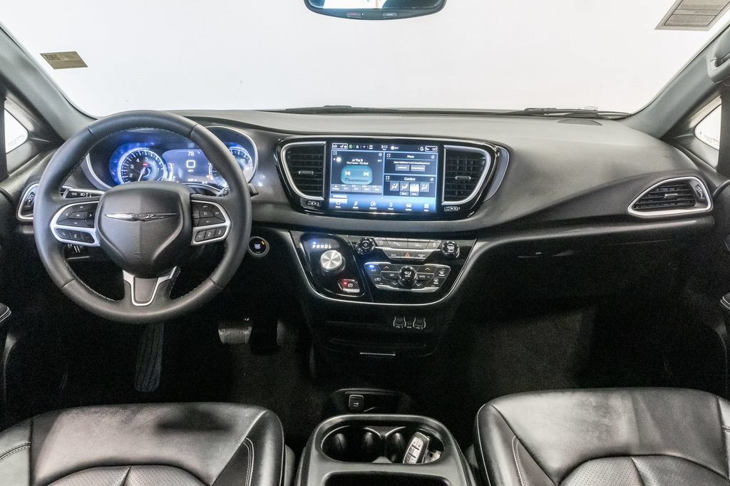 Certified 2025 Chrysler Pacifica Select FWD image 28