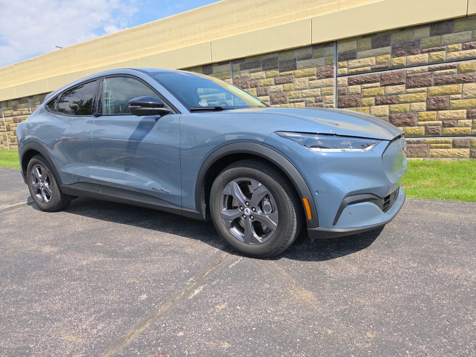 Used 2023 Ford Mustang Mach-E Select image 4