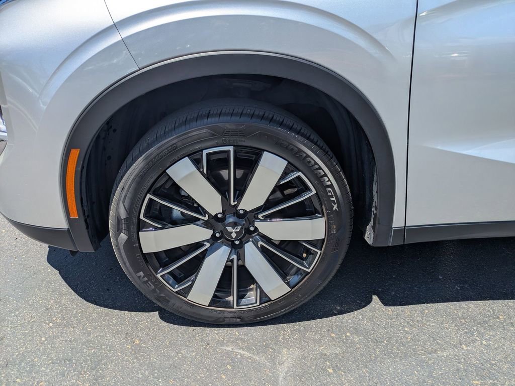 Used 2025 Mitsubishi Outlander SE AWD/4WD image 13