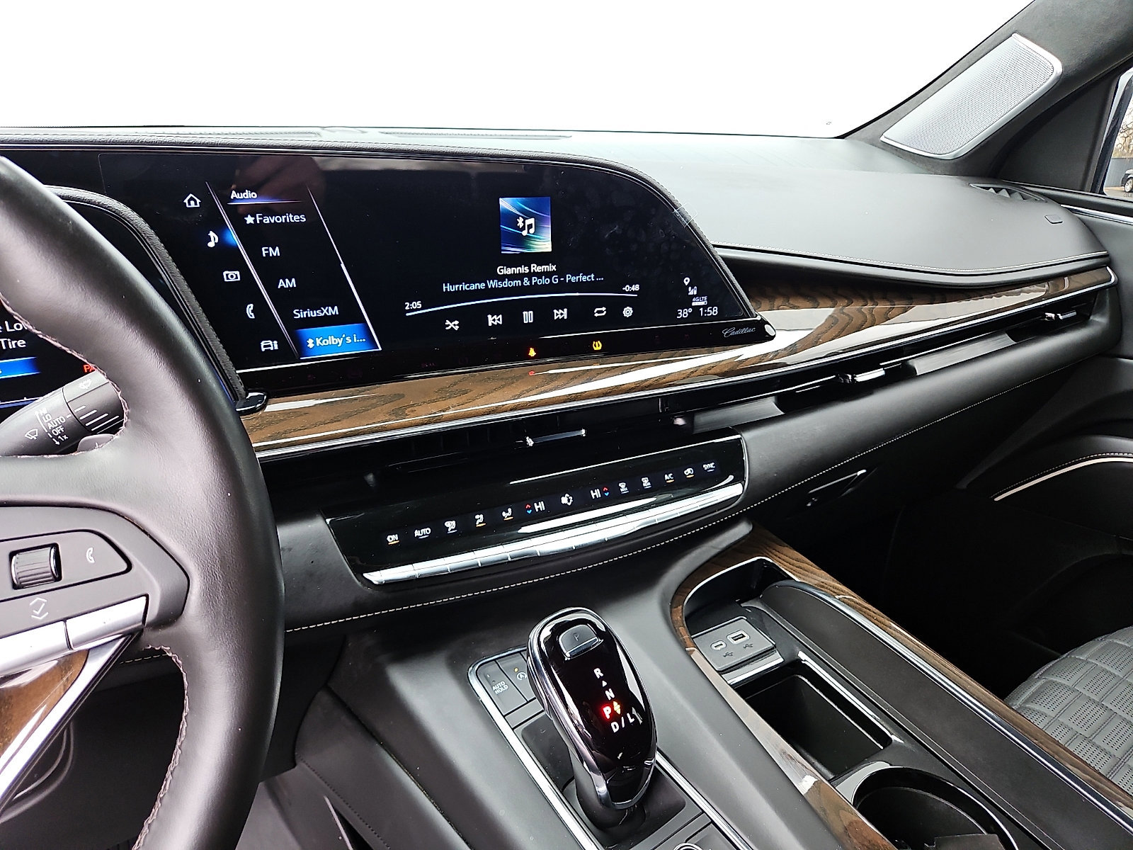 Certified 2024 Cadillac Escalade Premium Luxury Platinum w/ Heavy-Duty Trailer Package image 18