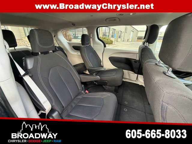 Used 2023 Chrysler Voyager LX image 11
