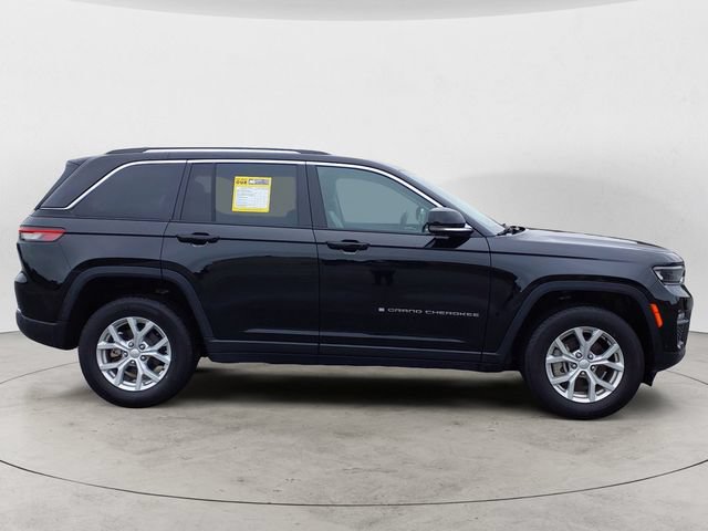 Used 2023 Jeep Grand Cherokee Limited w/ Luxury Tech Group II AWD/4WD image 4