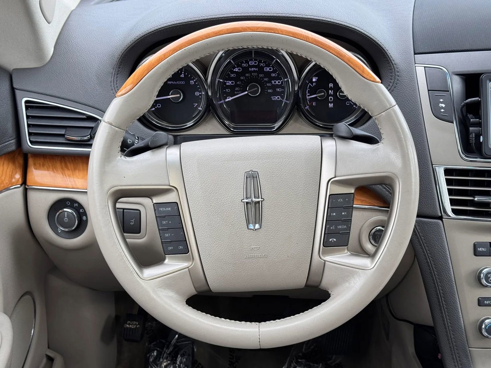 Used 2012 Lincoln MKT AWD image 17