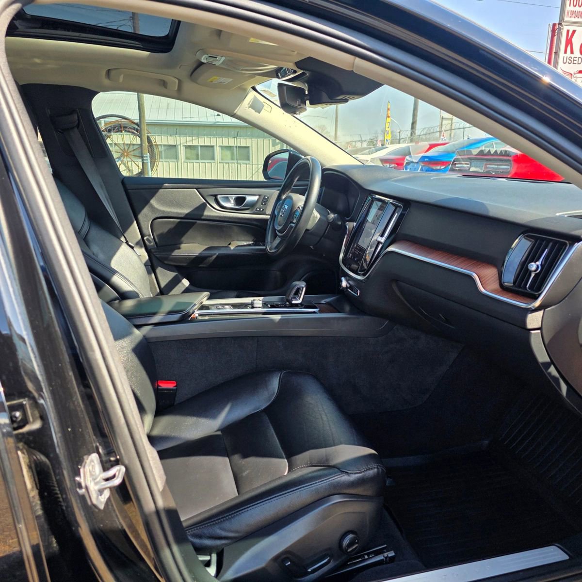 Used 2022 Volvo S60 B5 Inscription image 18