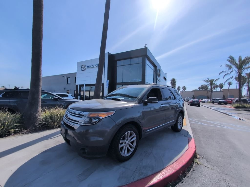 Used 2015 Ford Explorer XLT w/ Equipment Group 202A image 2