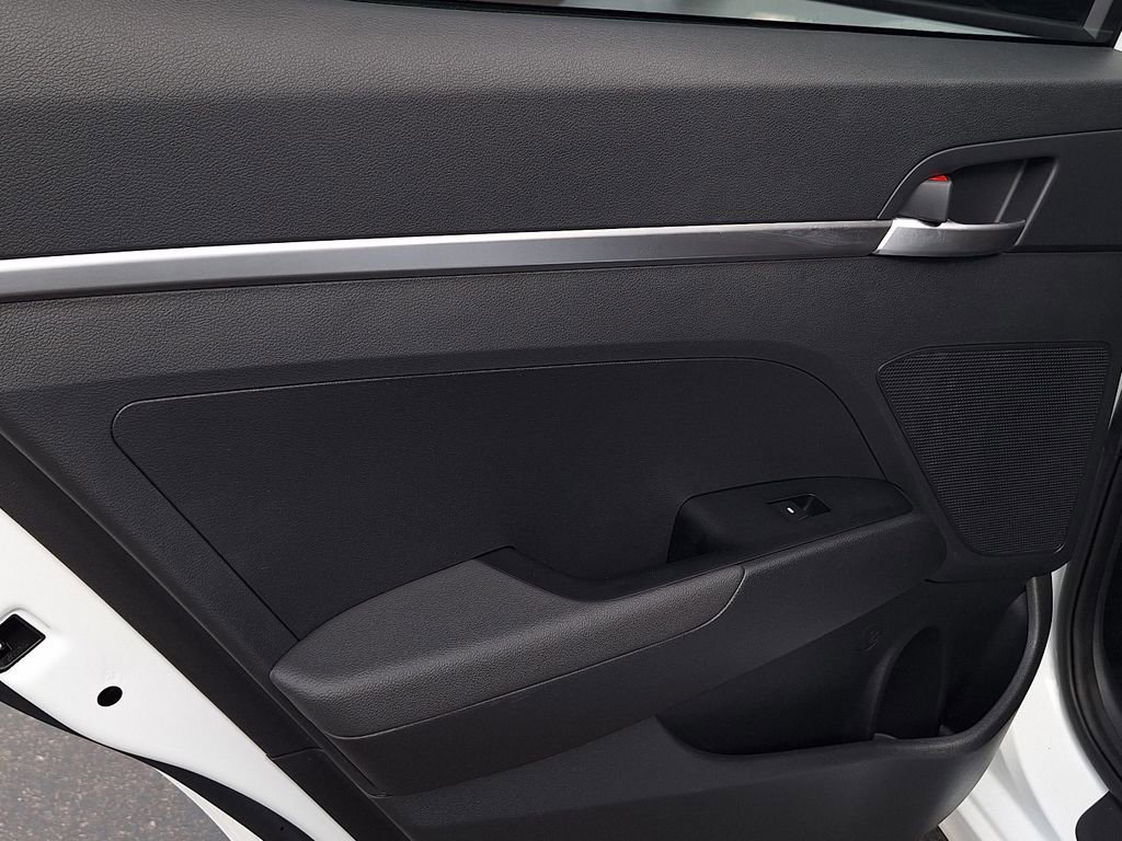 Used 2020 Hyundai Elantra SE w/ Cargo Package (C1) image 12