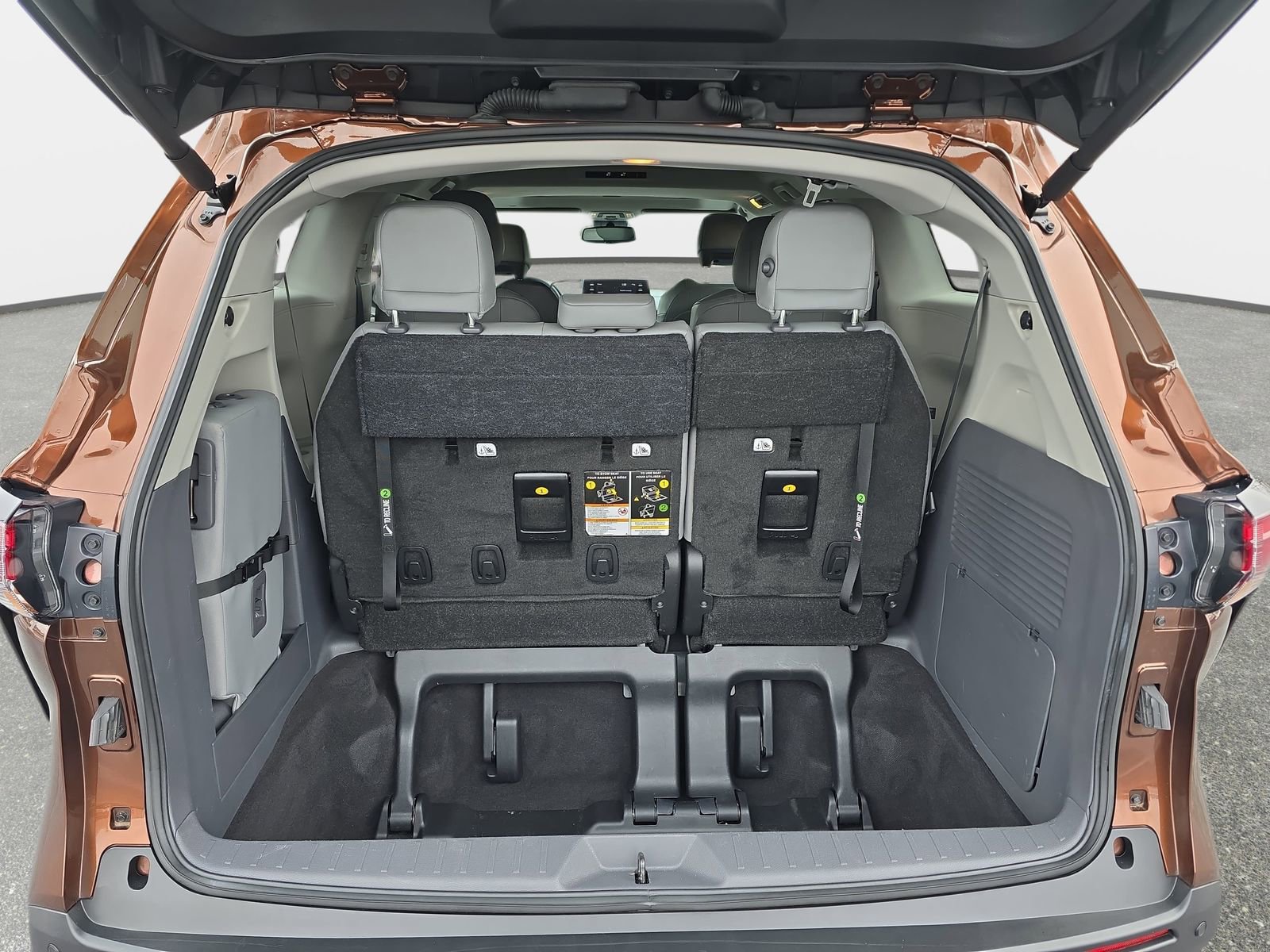 Used 2023 Toyota Sienna XLE image 13