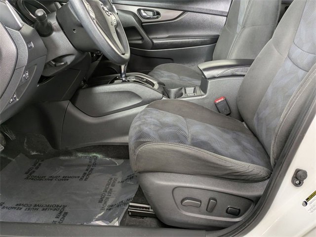 Used 2015 Nissan Rogue SV w/ SV Premium Package image 10