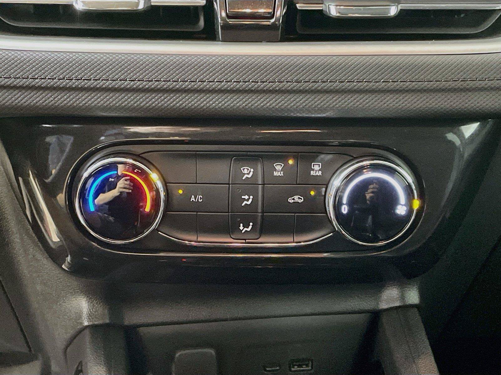 Used 2025 Chevrolet TrailBlazer LT AWD/4WD image 9