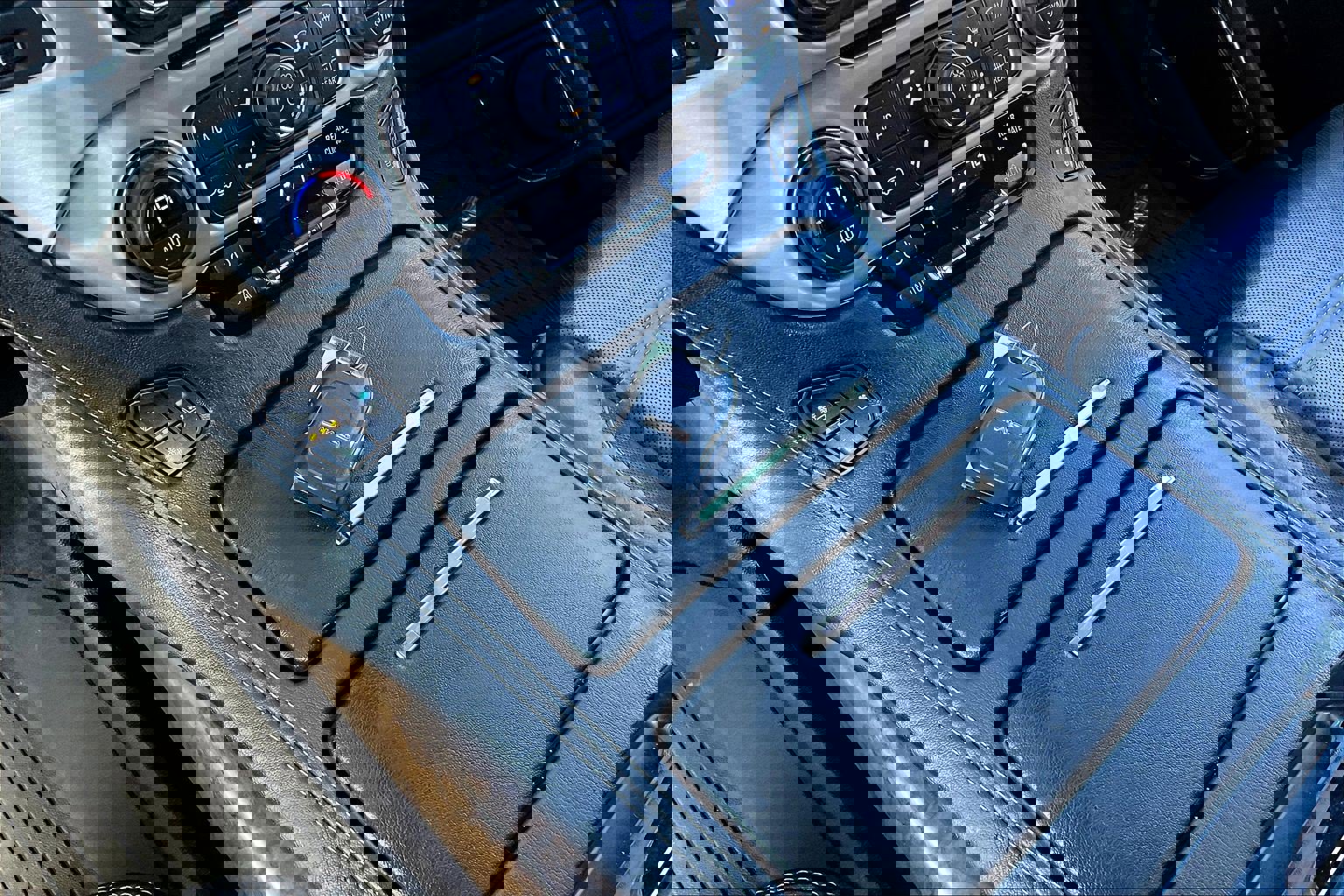 Used 2020 GMC Yukon Denali w/ Denali Premium Package image 36