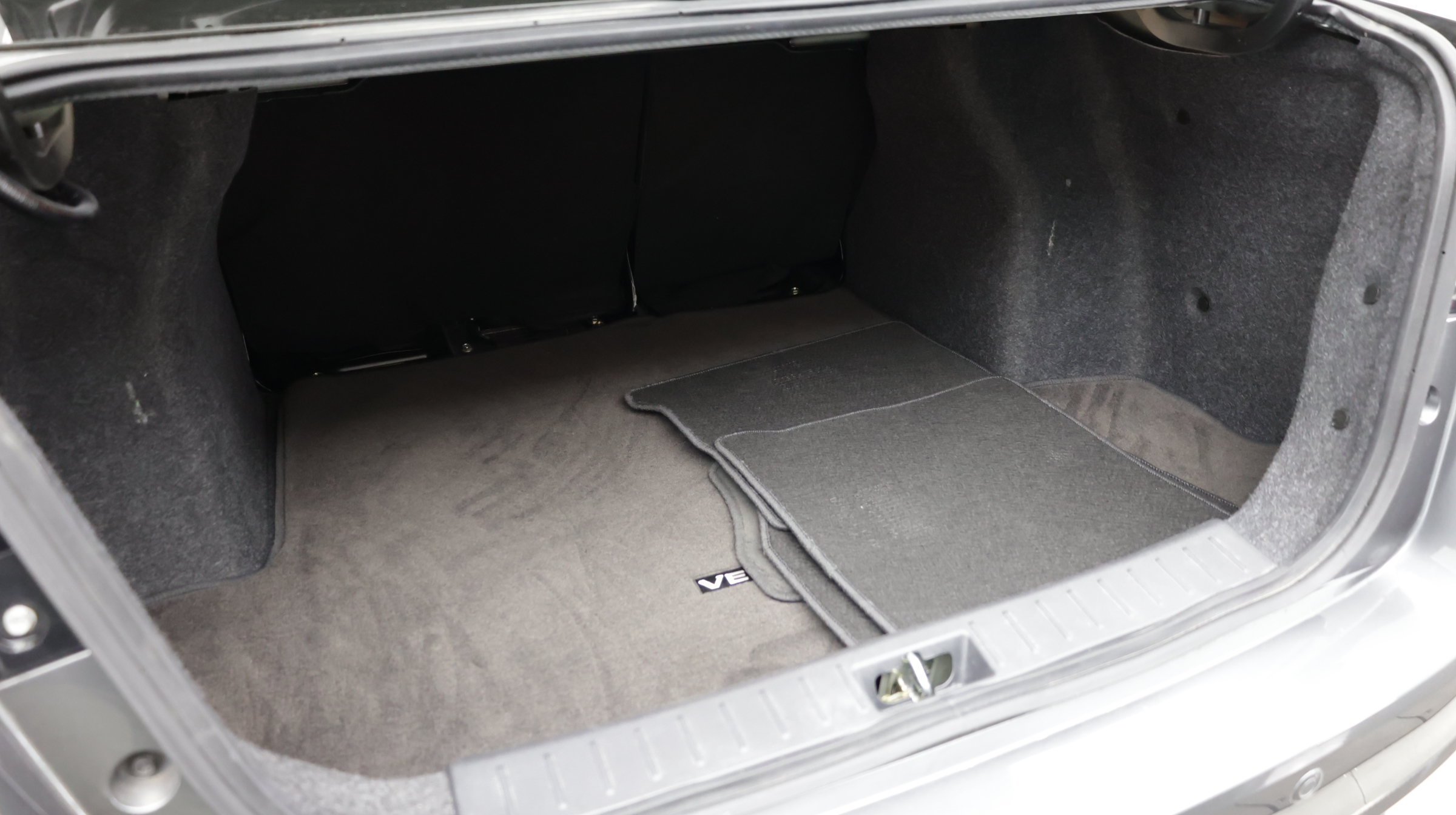 Used 2025 Nissan Versa SV FWD image 27