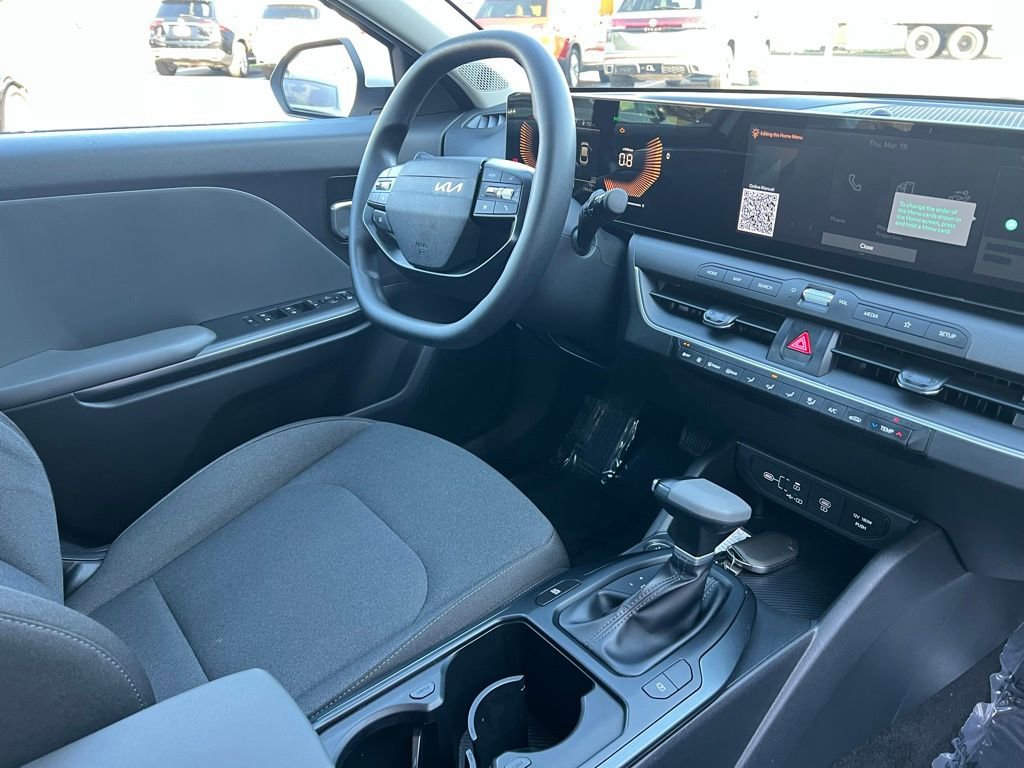 Used 2025 Kia K4 LXS image 32