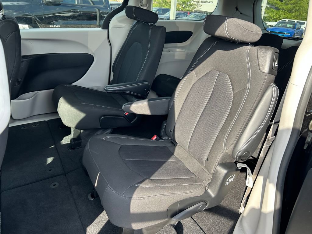 Used 2023 Chrysler Voyager LX FWD image 23