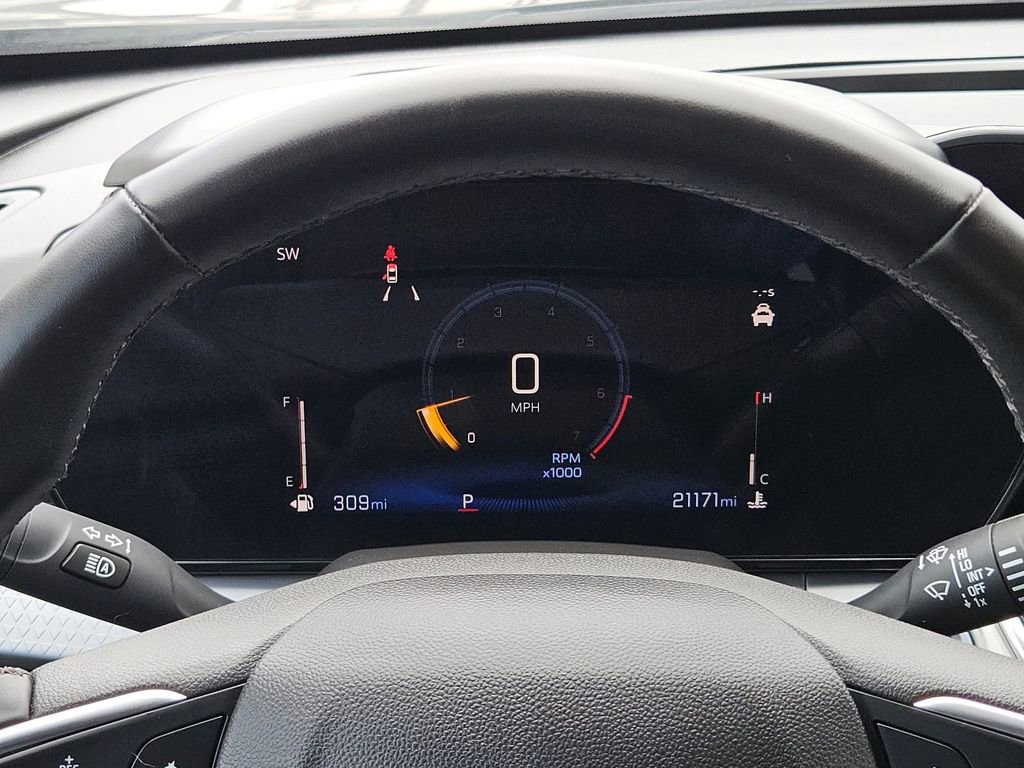 Used 2025 Chevrolet Trax LT w/ LT Convenience Package FWD image 27