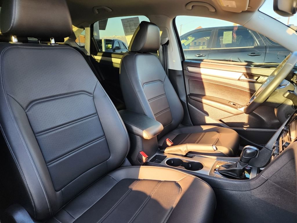 Used 2022 Volkswagen Passat 2.0T SE image 15