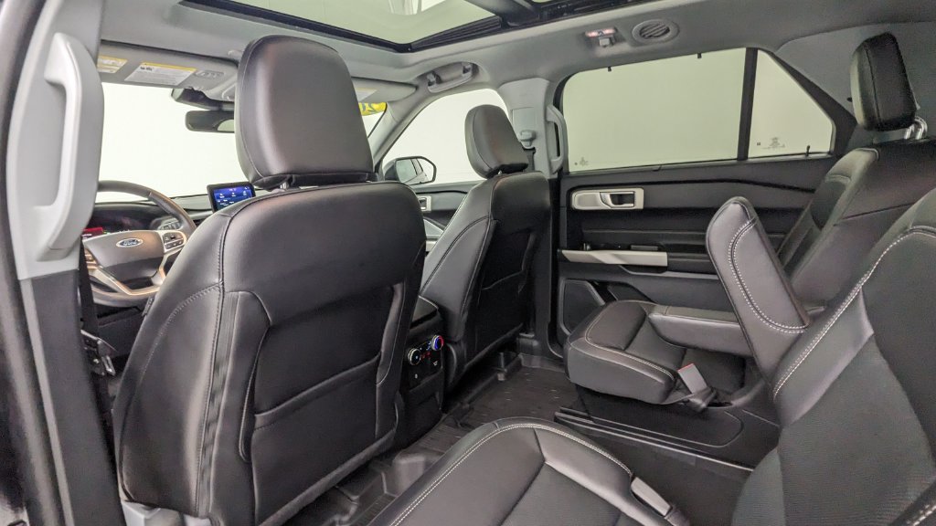 Certified 2024 Ford Explorer Limited w/ Limited Technology Package AWD/4WD image 36