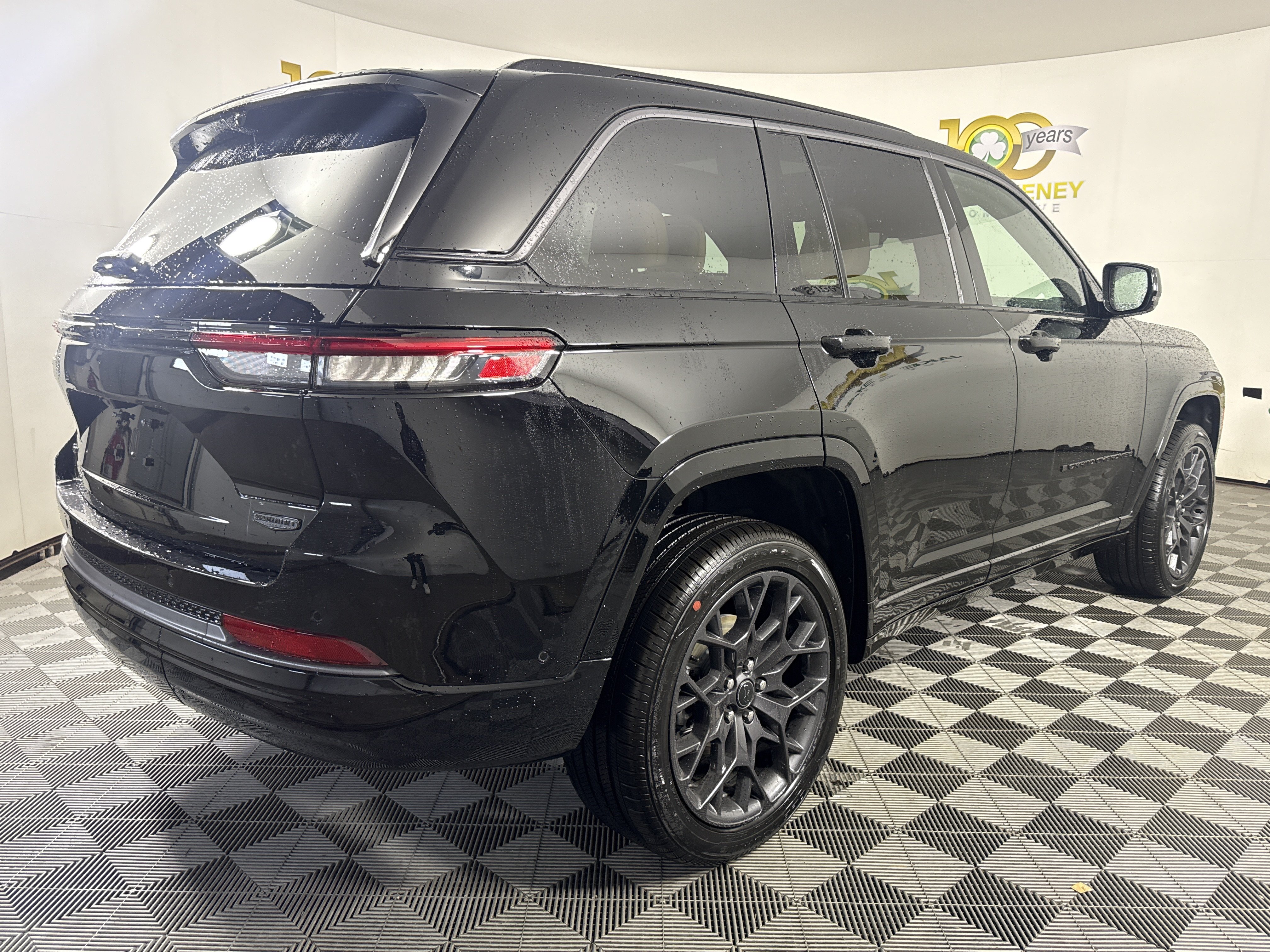 New 2027 Jeep Grand Cherokee Summit AWD/4WD image 10