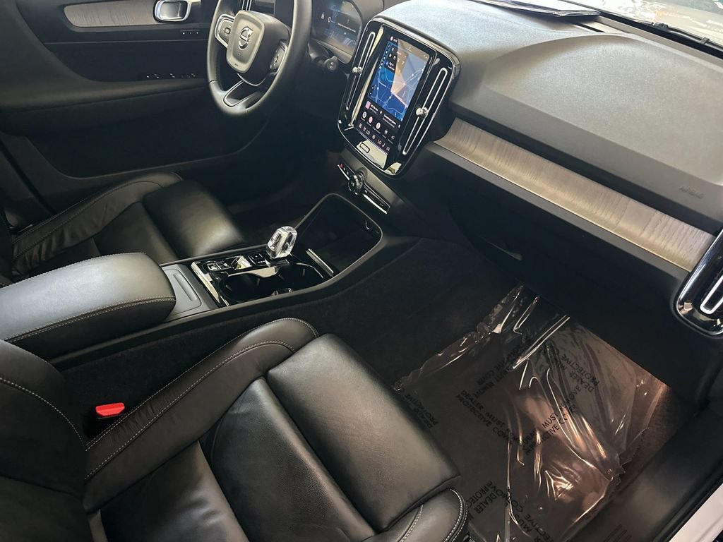 Certified 2023 Volvo XC40 B5 Plus w/ Protection Package Premier AWD/4WD image 15