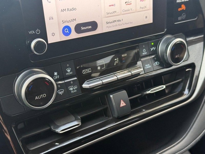 Used 2024 Toyota Highlander LE image 31