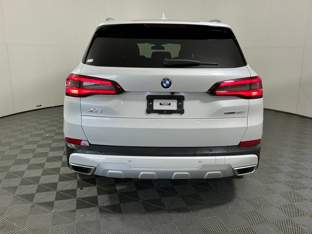 Certified 2022 BMW X5 xDrive40i w/ Parking Assistance Package AWD/4WD image 6