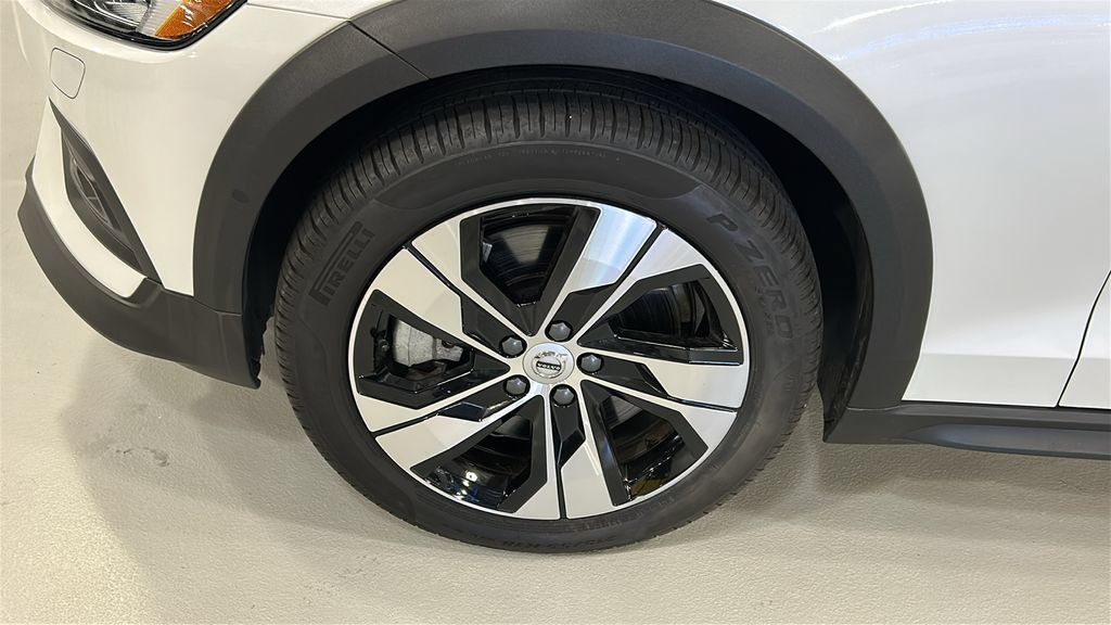 Certified 2025 Volvo V60 B5 Cross Country Plus AWD/4WD image 8